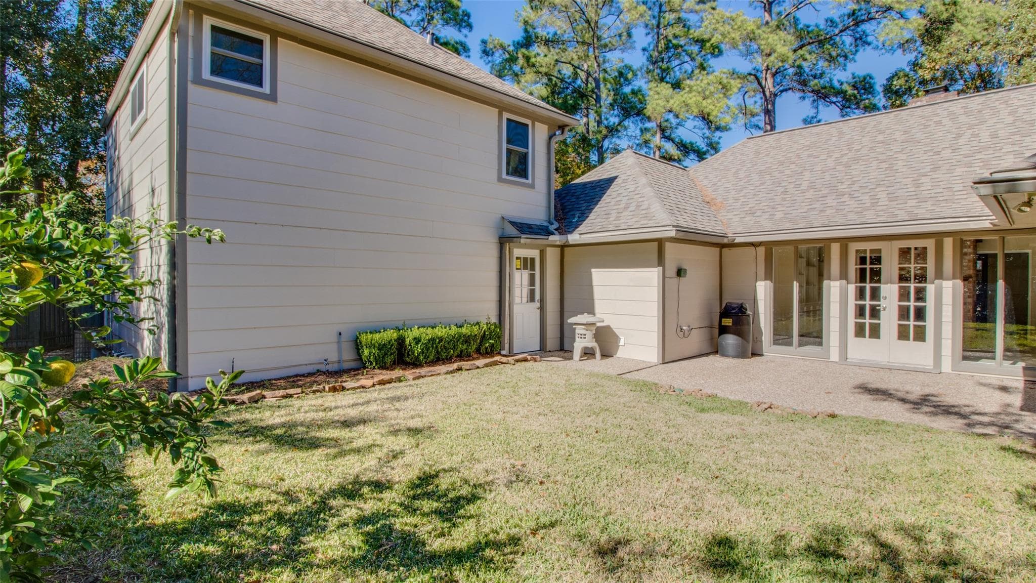 Hilshire Green Backyard - Before