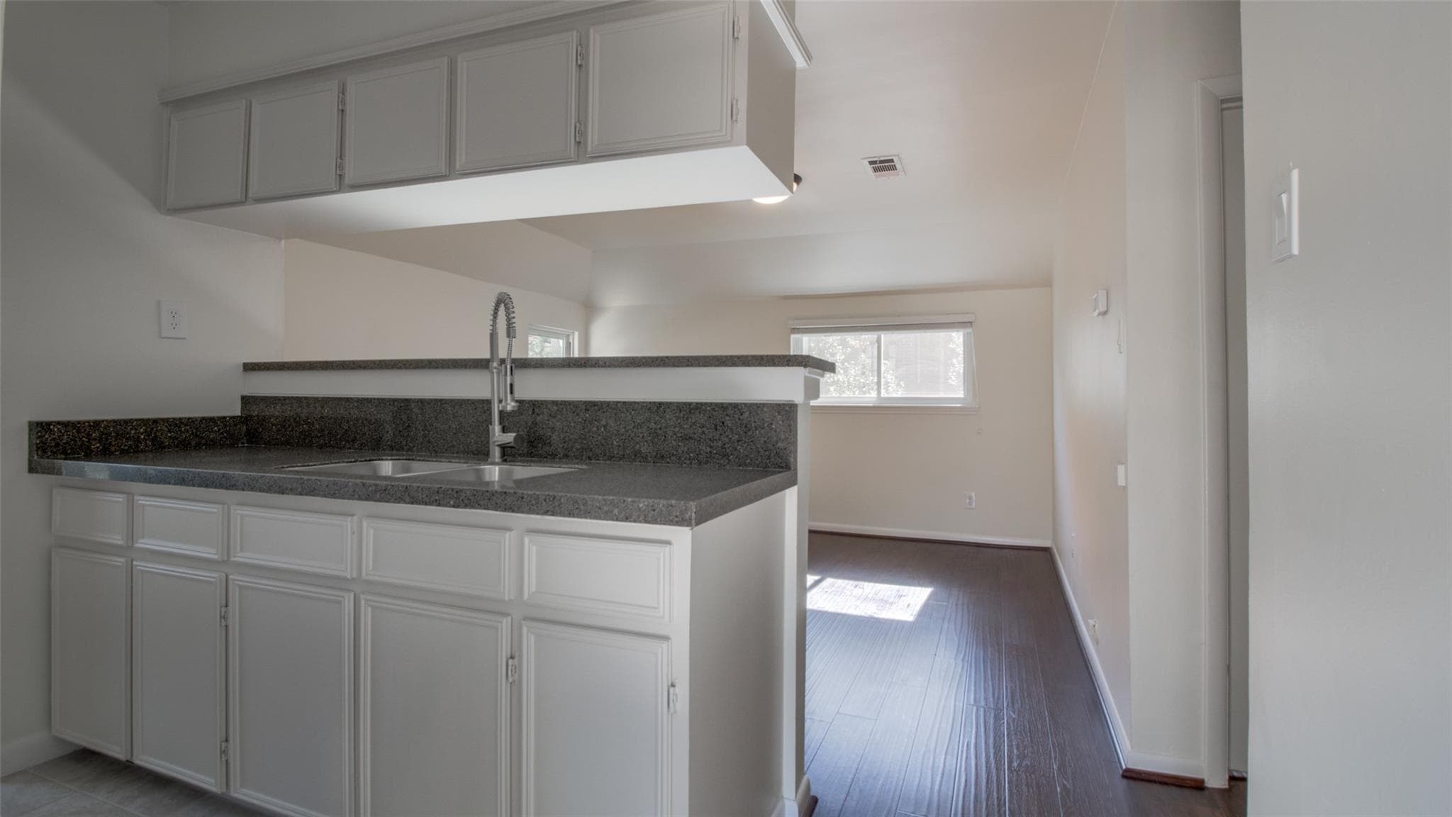 Hilshire Green Garage Apartment - Before