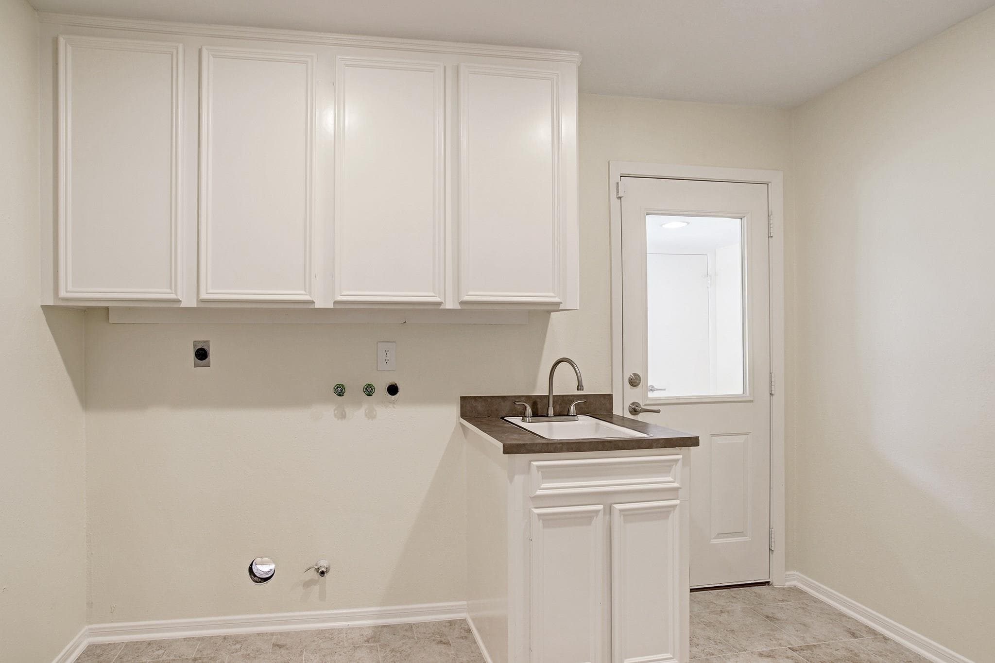 Hilshire Green Laundry Room - After