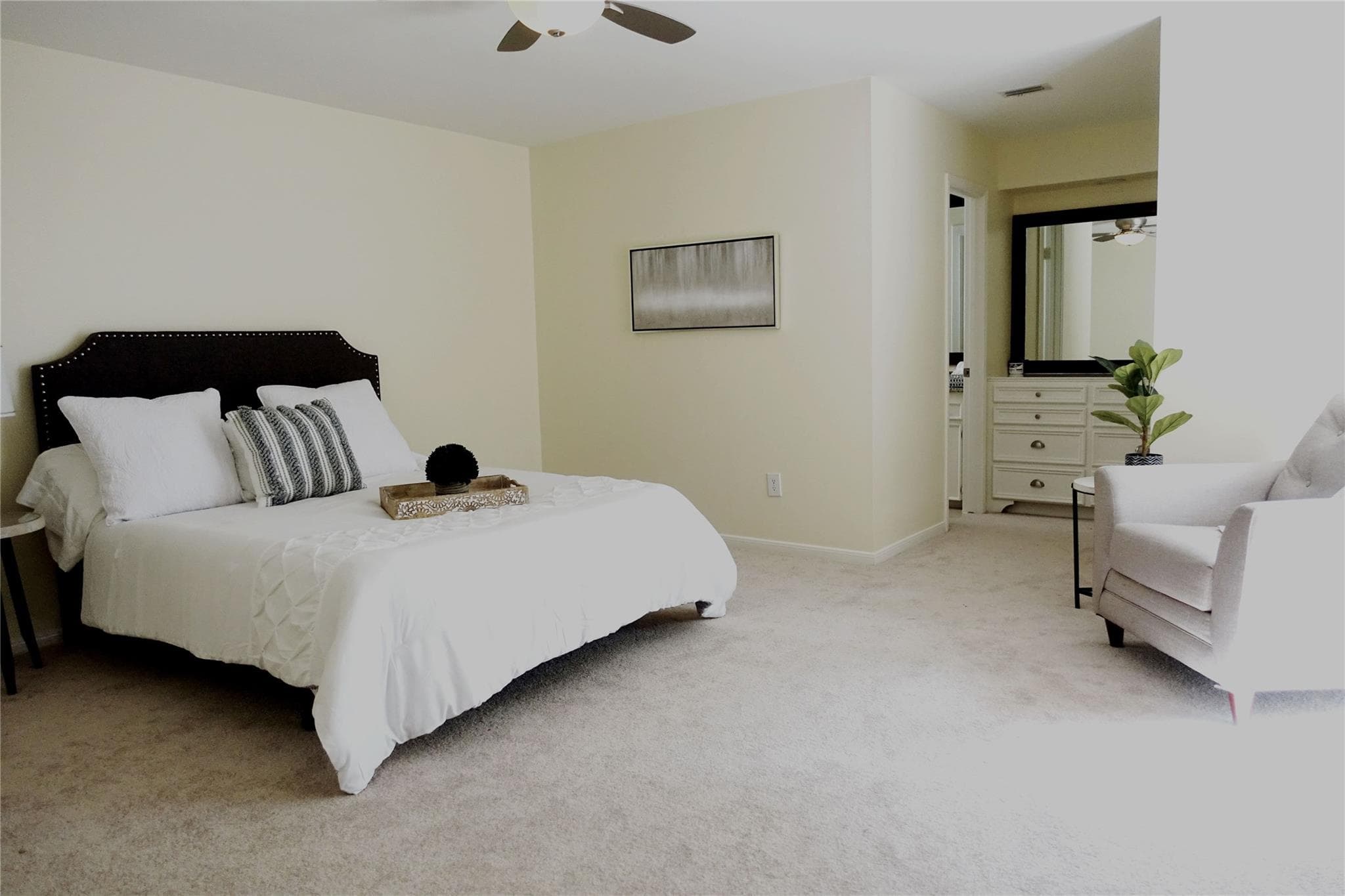 Hilshire Green Primary Bedroom - Before