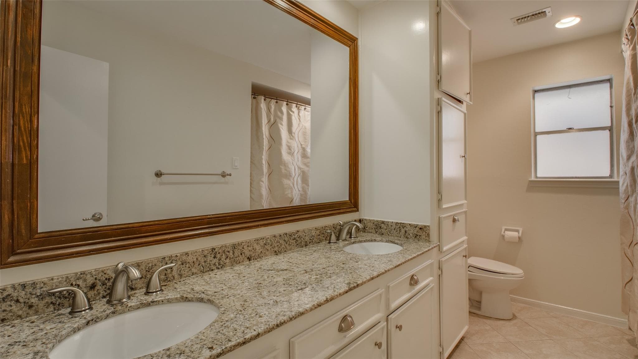 Hilshire Green Second Bathroom - Before